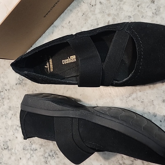 Clark's Ballet slip ons - Picture 2 of 3